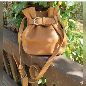 COACH vintage Elegant yellow/brown  Leather Shoulder/Crossbody bucket bag